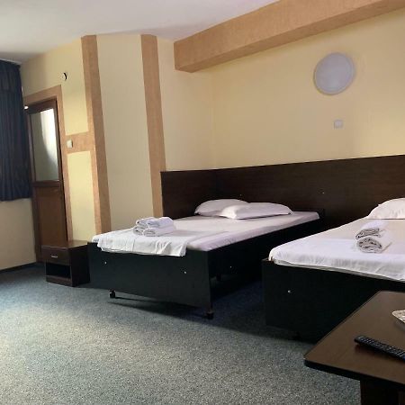Hotel Monte Carlo Pitesti Luaran gambar