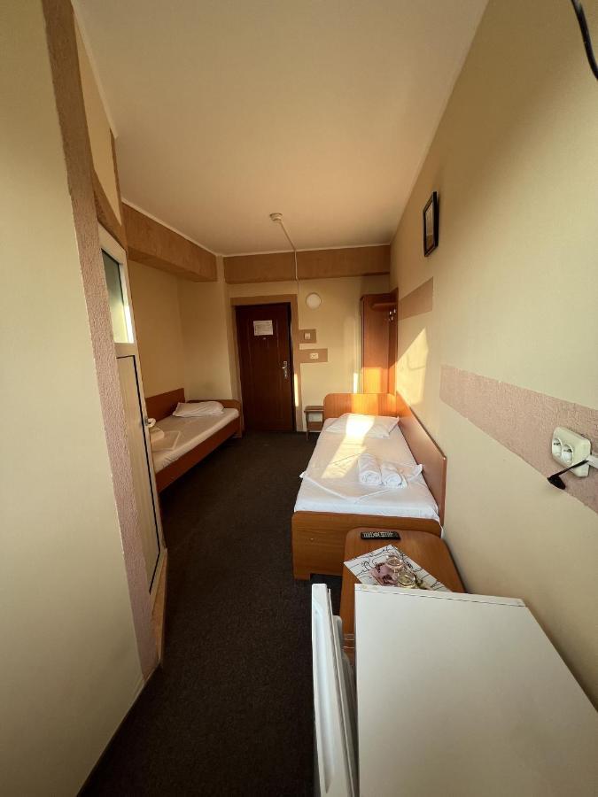 Hotel Monte Carlo Pitesti Luaran gambar