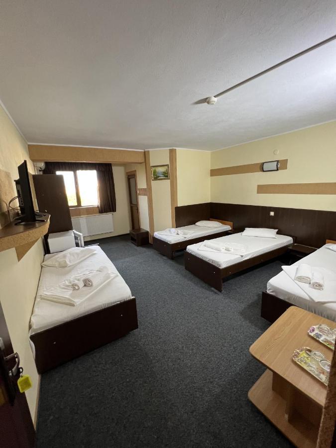 Hotel Monte Carlo Pitesti Luaran gambar