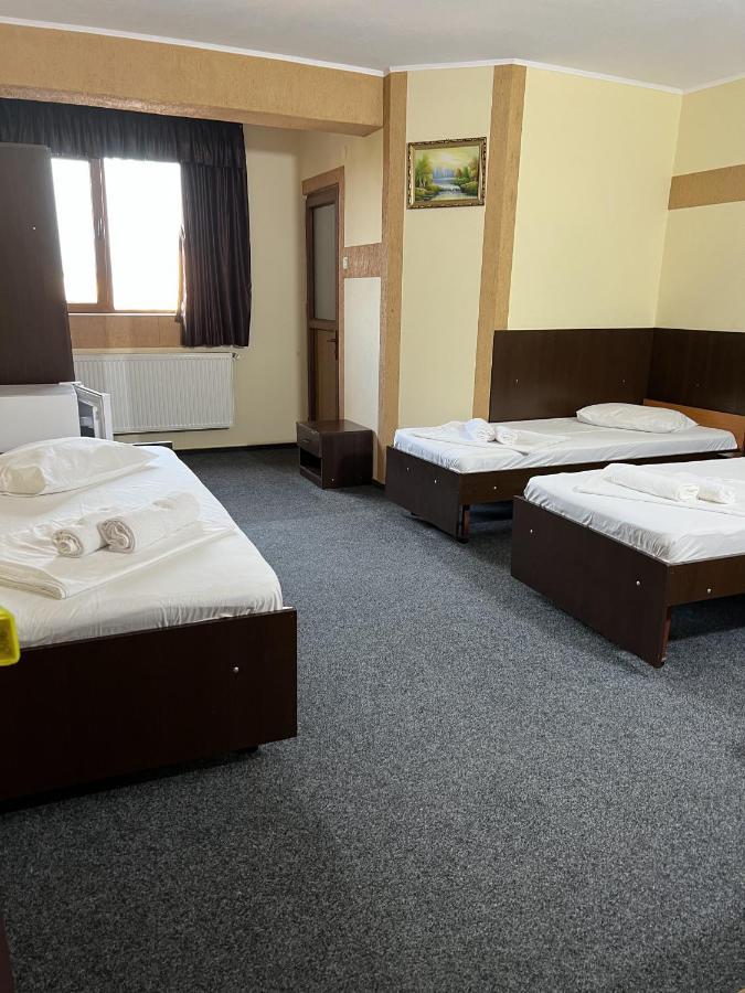 Hotel Monte Carlo Pitesti Luaran gambar