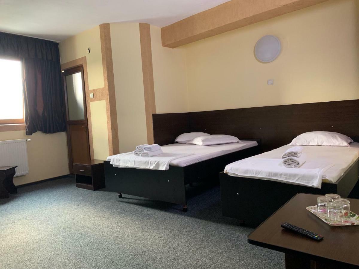 Hotel Monte Carlo Pitesti Luaran gambar